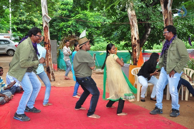 Ram Laxman Donates 1 Lakh for Sphoorthi Jyothi Foundation - 22 / 41 photos