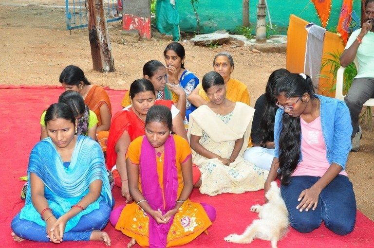 Ram Laxman Donates 1 Lakh for Sphoorthi Jyothi Foundation - 26 / 41 photos