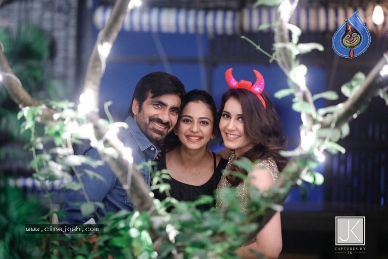 Rashi Khanna Birthday Celebrations - 25 / 42 photos