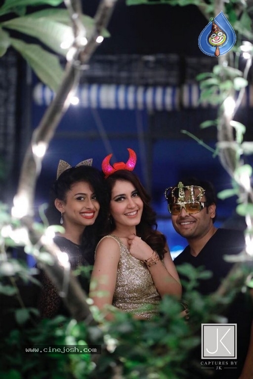 Rashi Khanna Birthday Celebrations - 26 / 42 photos