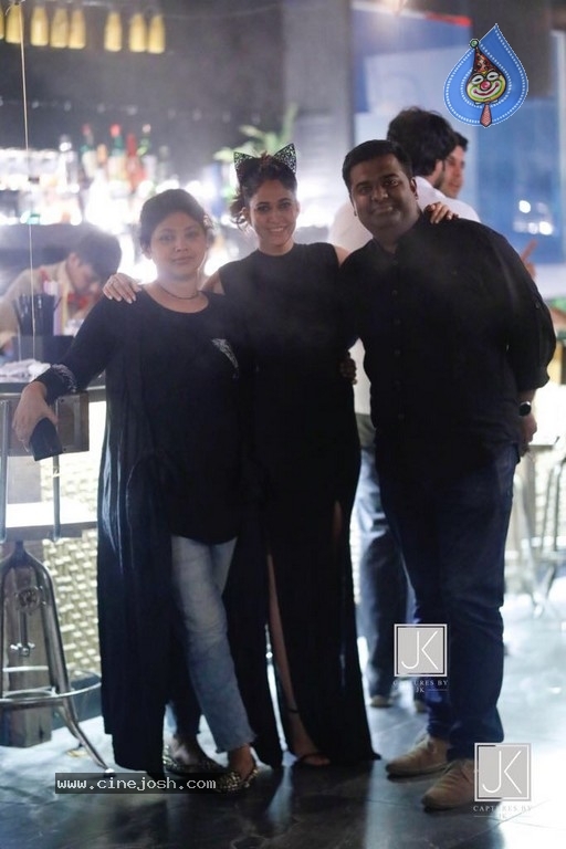 Rashi Khanna Birthday Celebrations - 30 / 42 photos