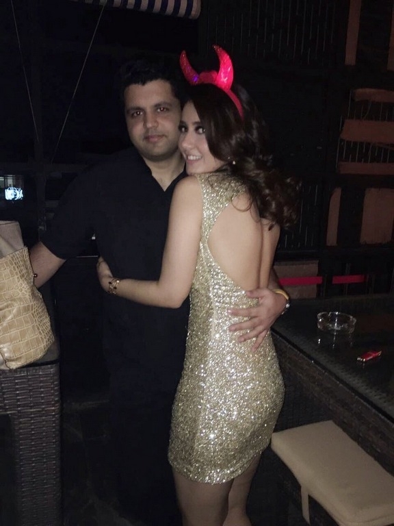 Rashi Khanna Birthday Party Photos - 8 / 12 photos