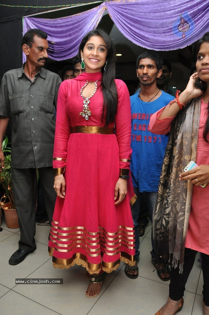 Regina at Big Green Ganesha 2014 - 37 / 108 photos