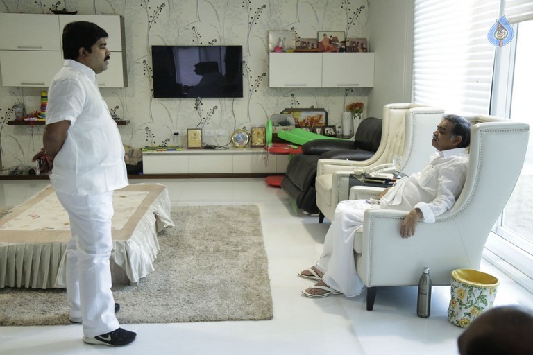 RGV Meets Vangaveeti and Devineni Families - 19 / 39 photos