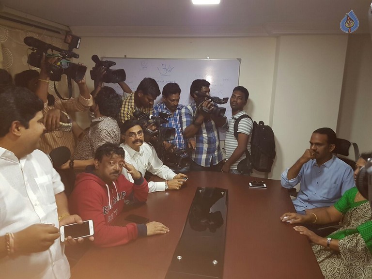 RGV Meets Vangaveeti and Devineni Families - 30 / 39 photos