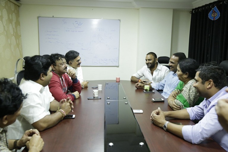 RGV Meets Vangaveeti and Devineni Families - 32 / 39 photos