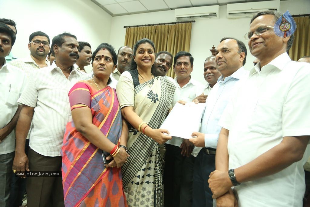 Roja Meets Southern Railway General Manager - 36 / 52 photos