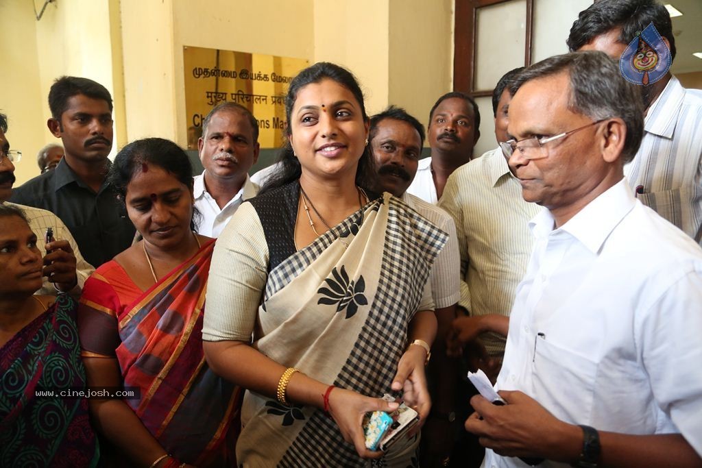 Roja Meets Southern Railway General Manager - 37 / 52 photos
