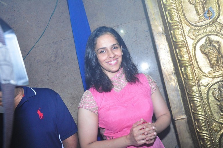 Saina Nehwal Visits Film Nagar Temple - 27 / 38 photos