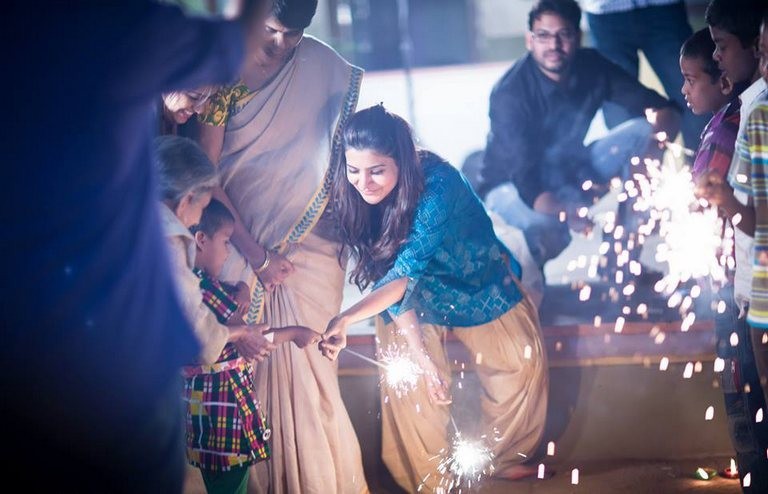 Samantha Celebrates Diwali at Pratyusha Foundation  - 18 / 33 photos