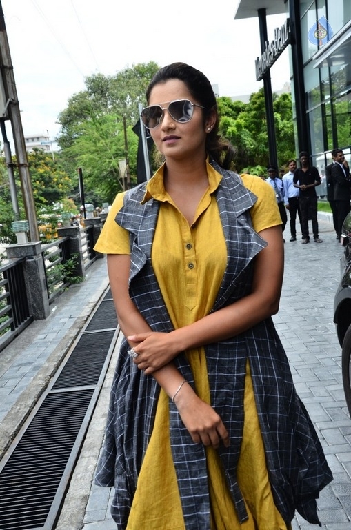 Sania Mirza at The Lable Bazar Curtain Raiser - 15 / 21 photos