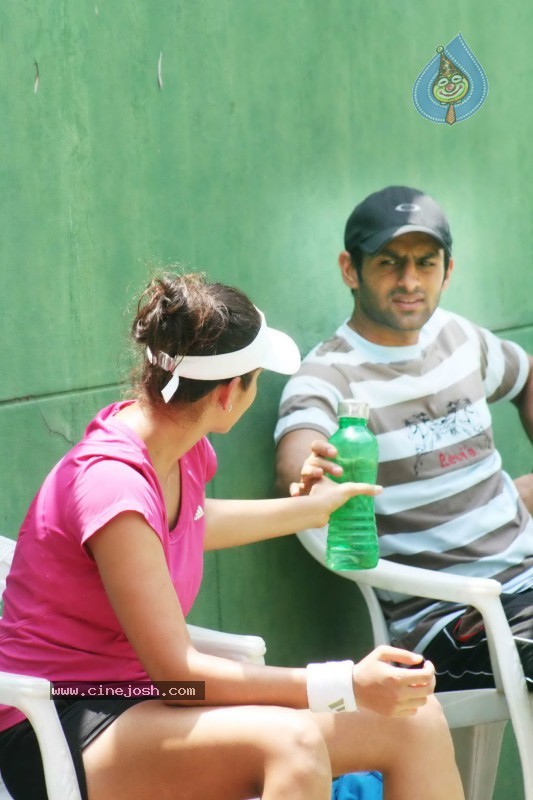Sania Mirza n Shoaib Malik at LB Stadium - 3 / 15 photos