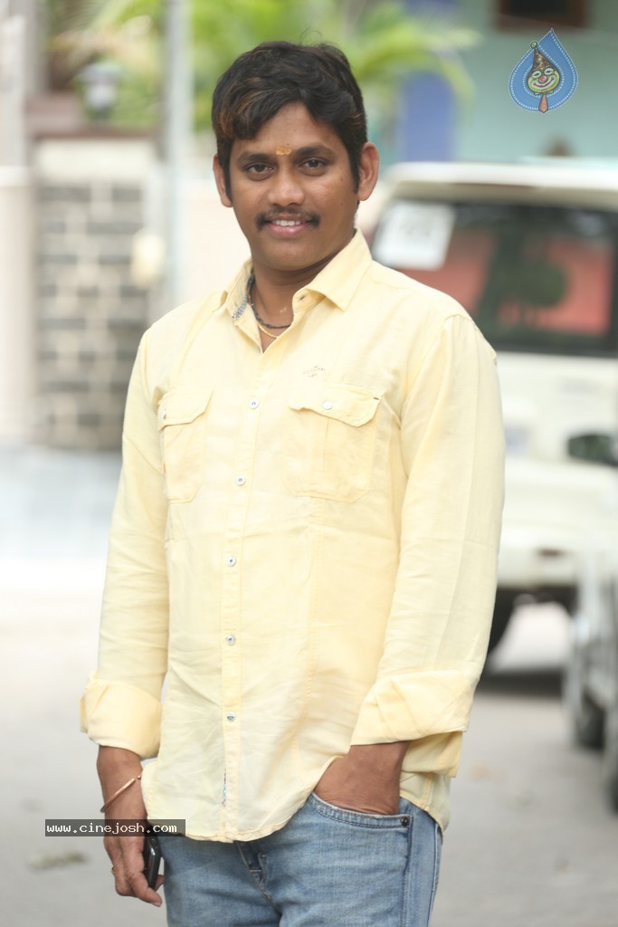 Santhosh Srinivas Stills - 26 / 66 photos