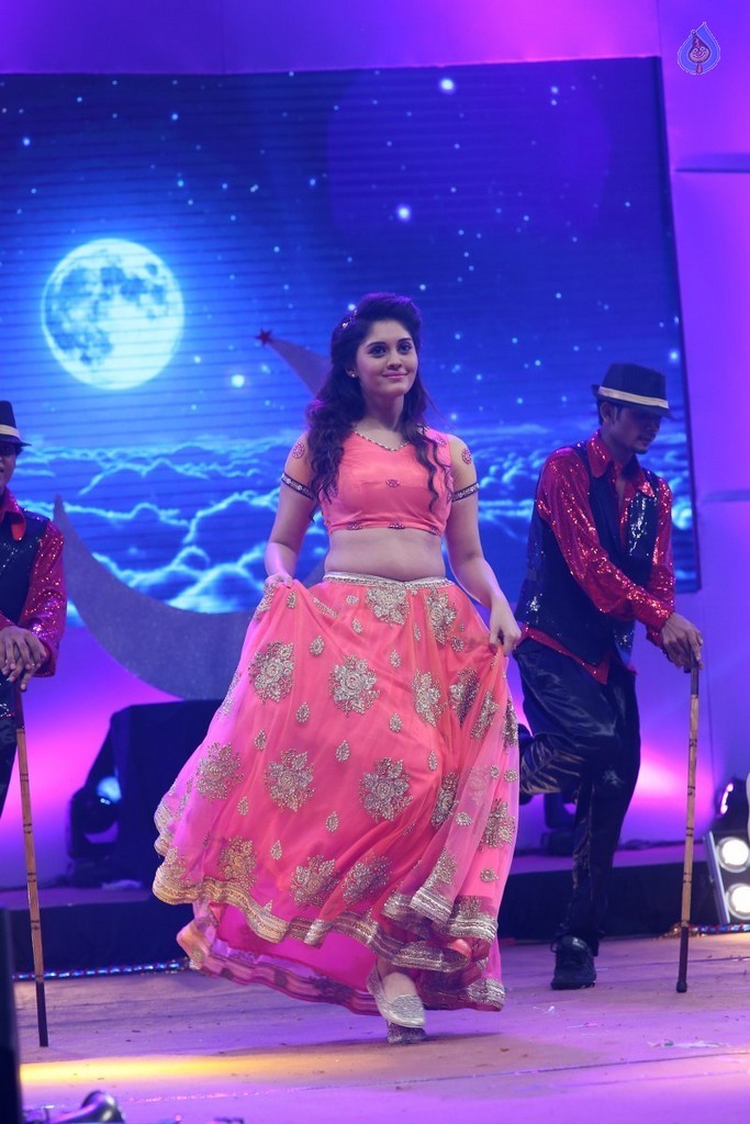 Santosham South India Film Awards 2016 Photos - 32 / 91 photos