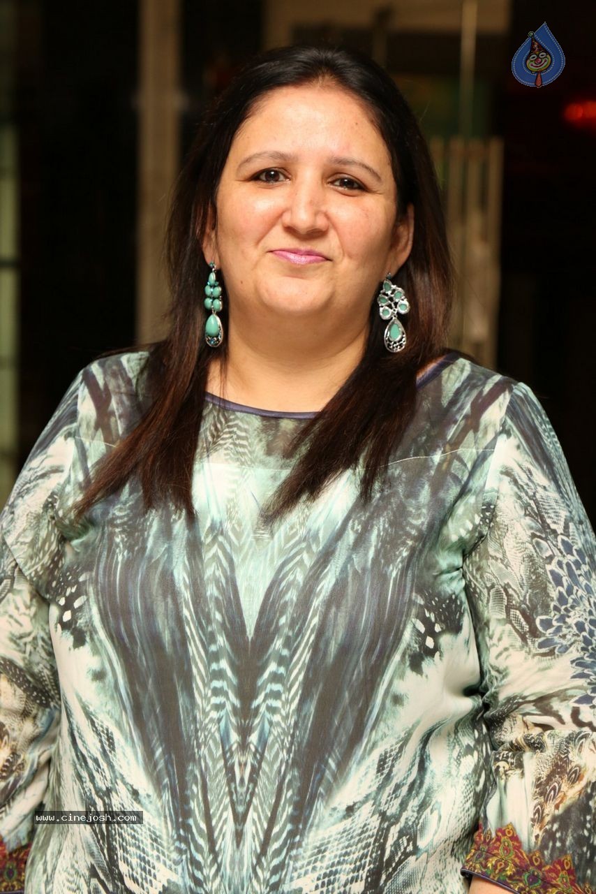 Sashi Nahata 25th Wedding Anniversary - 25 / 128 photos