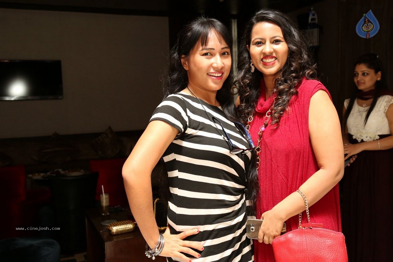 Sashi Nahata 25th Wedding Anniversary - 34 / 128 photos