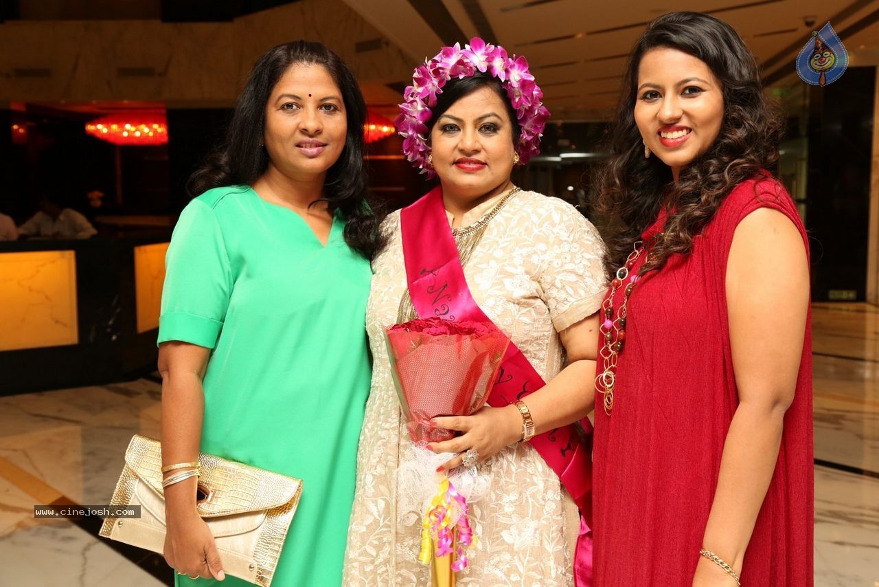 Sashi Nahata 25th Wedding Anniversary - 35 / 128 photos