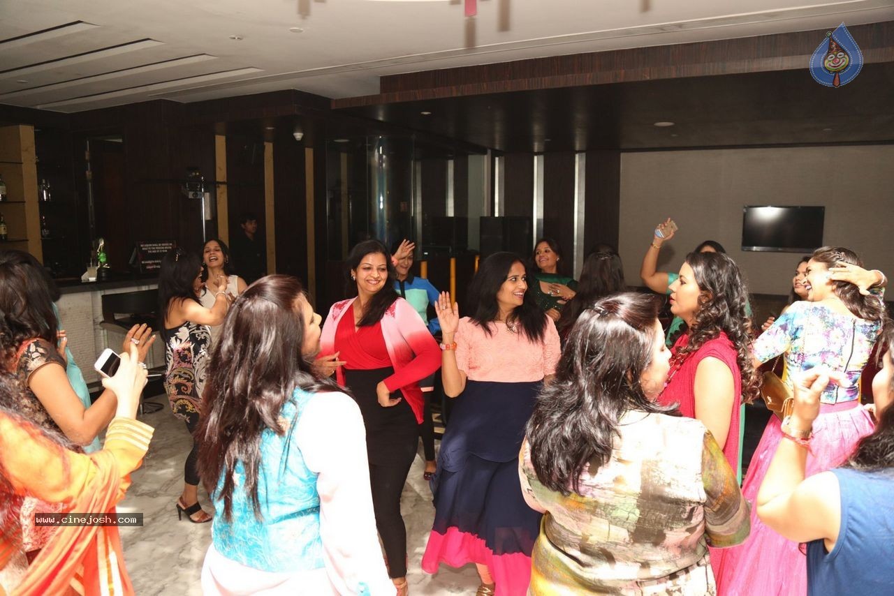 Sashi Nahata 25th Wedding Anniversary - 38 / 128 photos