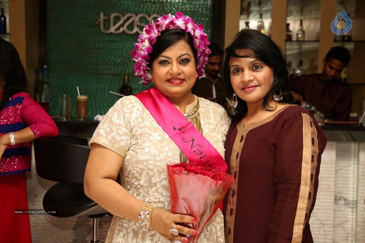 Sashi Nahata 25th Wedding Anniversary - 39 / 128 photos