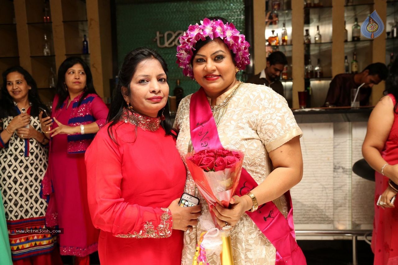 Sashi Nahata 25th Wedding Anniversary - 42 / 128 photos