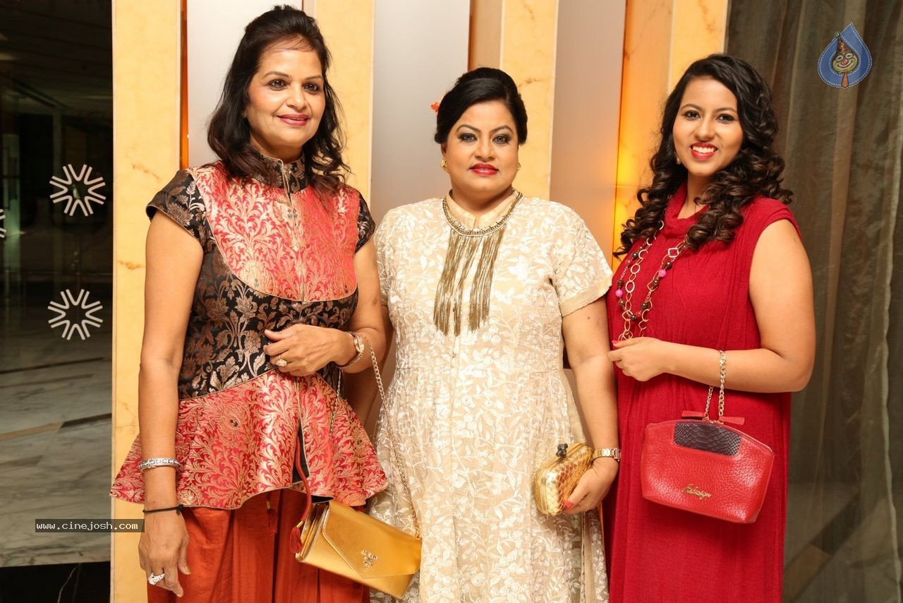 Sashi Nahata 25th Wedding Anniversary - 43 / 128 photos