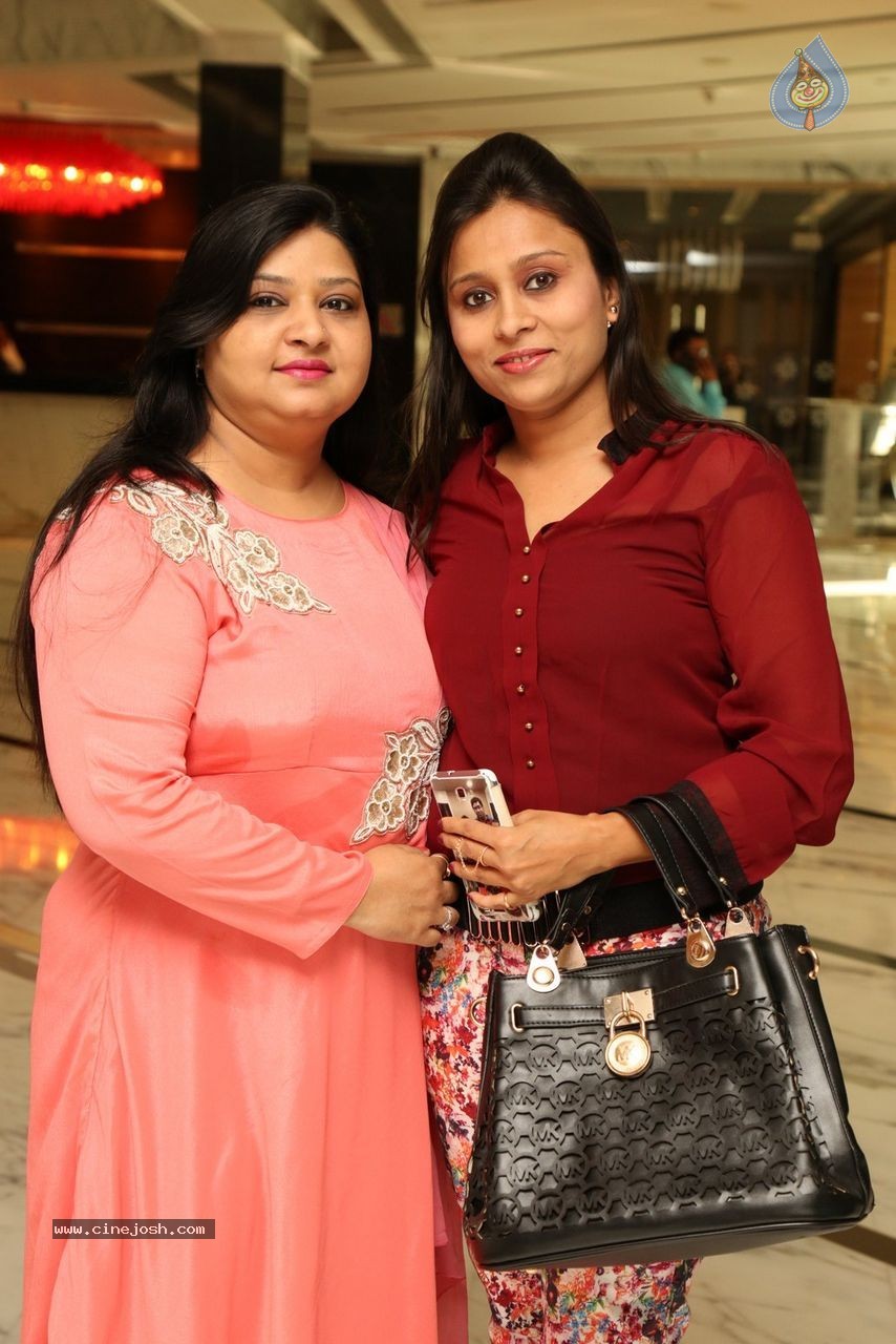 Sashi Nahata 25th Wedding Anniversary - 47 / 128 photos