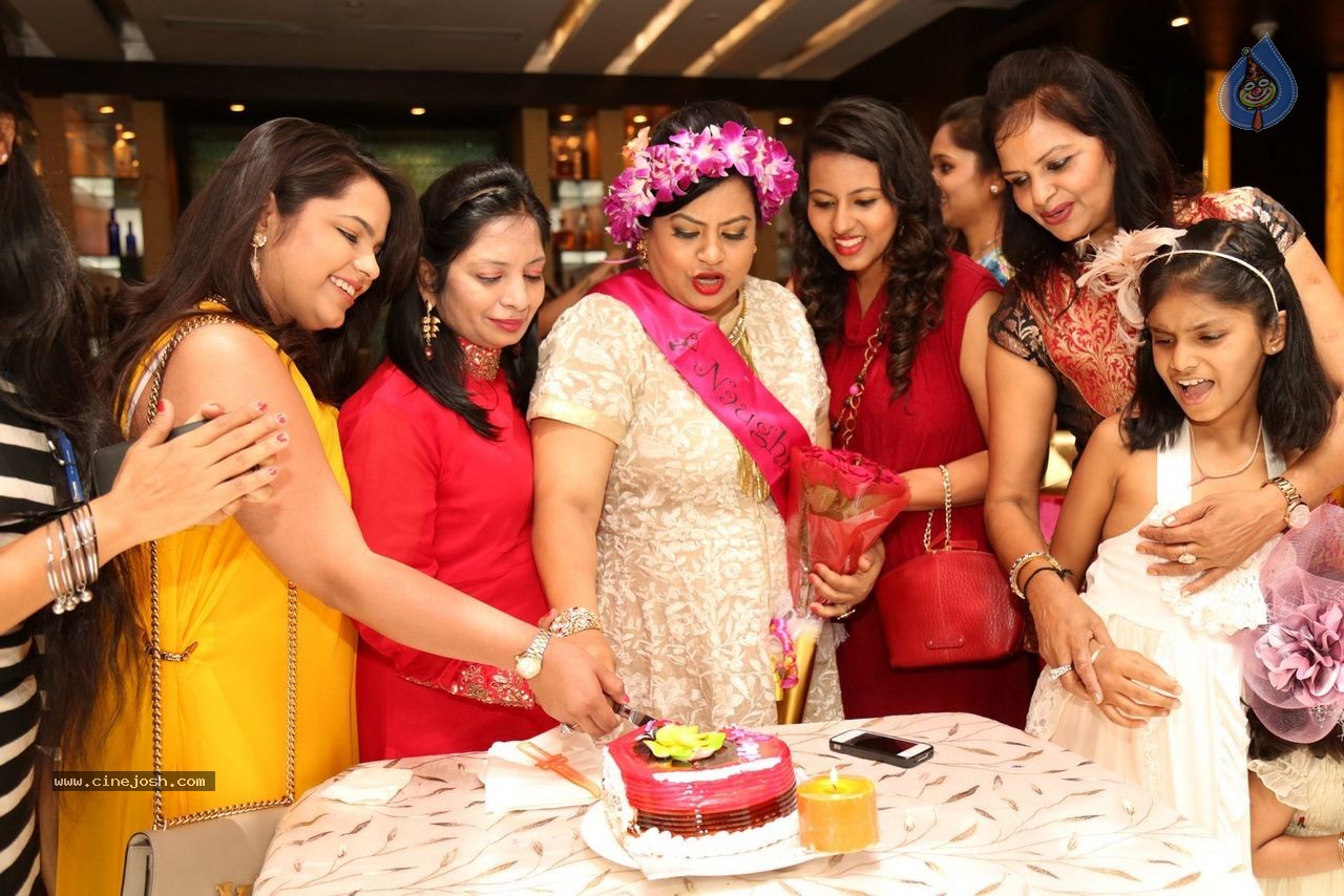 Sashi Nahata 25th Wedding Anniversary - 49 / 128 photos