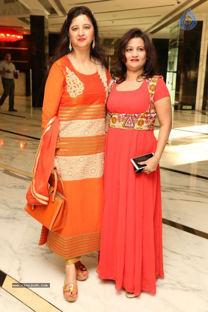 Sashi Nahata 25th Wedding Anniversary - 55 / 128 photos