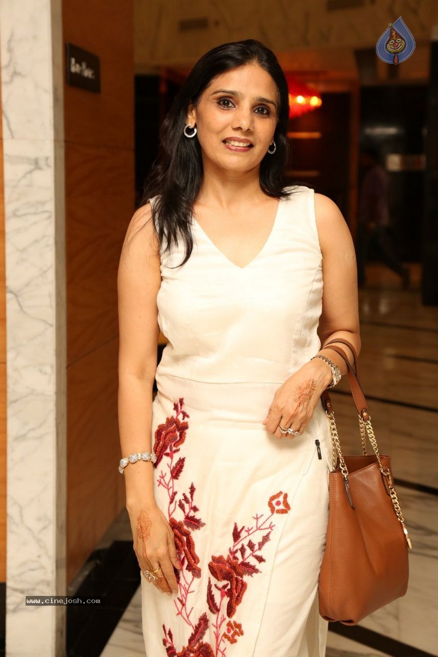 Sashi Nahata 25th Wedding Anniversary - 56 / 128 photos