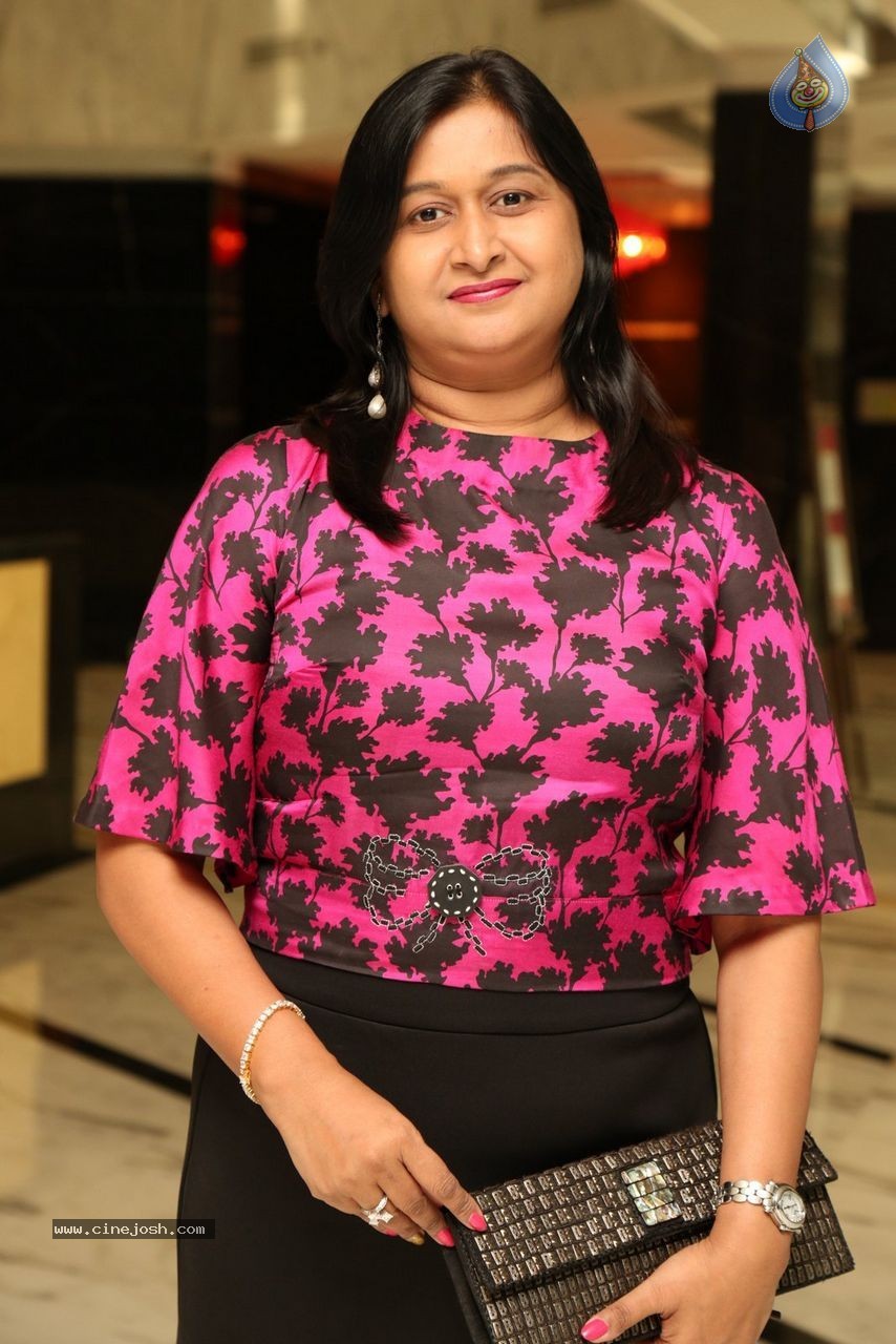 Sashi Nahata 25th Wedding Anniversary - 60 / 128 photos