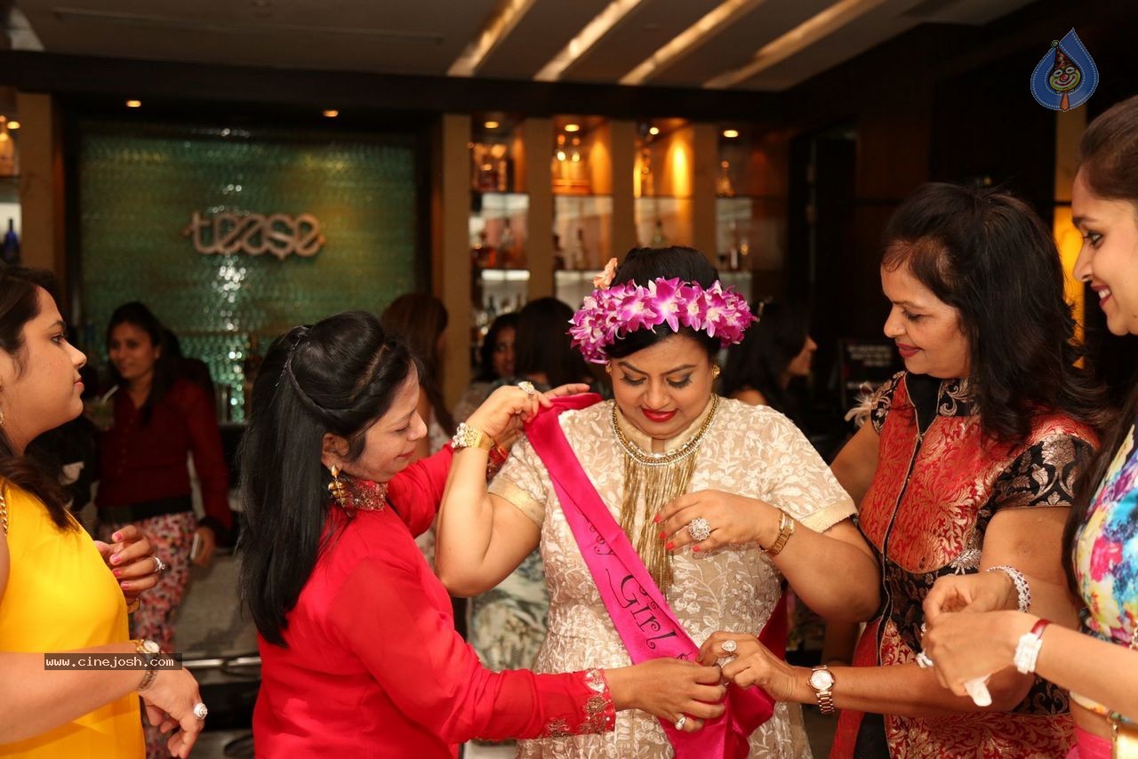 Sashi Nahata 25th Wedding Anniversary - 61 / 128 photos