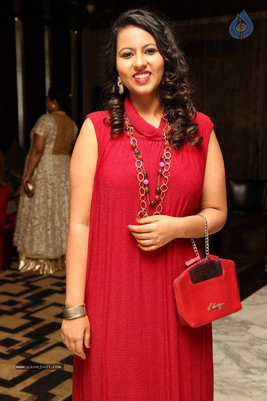 Sashi Nahata 25th Wedding Anniversary - 62 / 128 photos