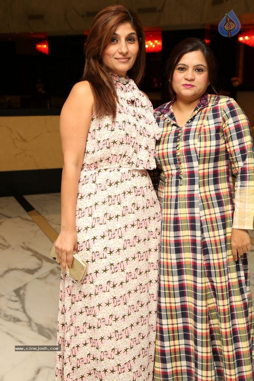 Sashi Nahata 25th Wedding Anniversary - 63 / 128 photos