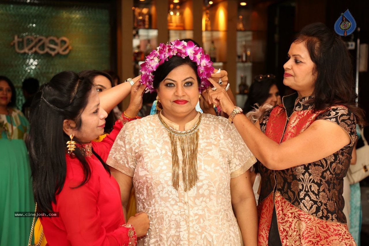 Sashi Nahata 25th Wedding Anniversary - 64 / 128 photos