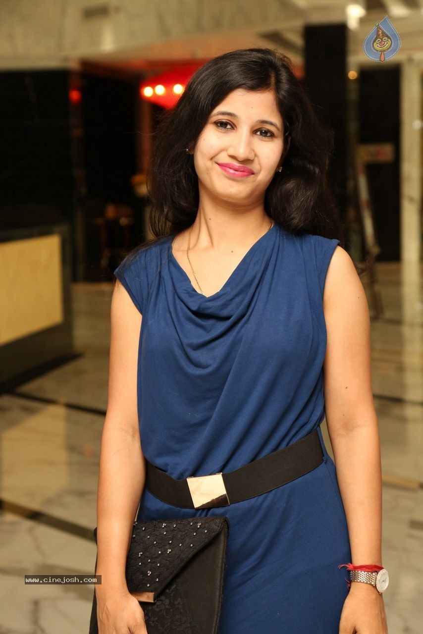 Sashi Nahata 25th Wedding Anniversary - 72 / 128 photos