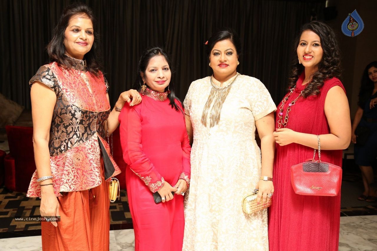 Sashi Nahata 25th Wedding Anniversary - 76 / 128 photos