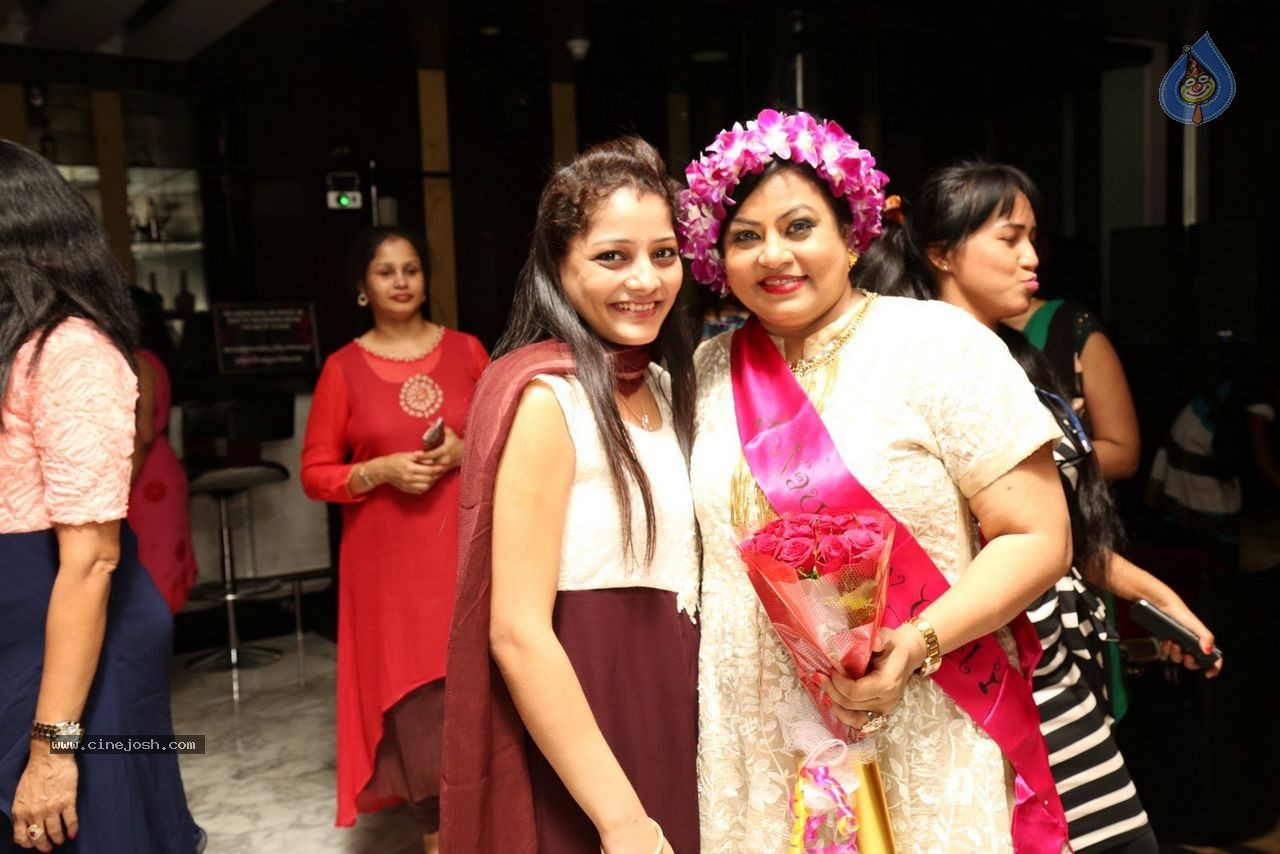 Sashi Nahata 25th Wedding Anniversary - 80 / 128 photos