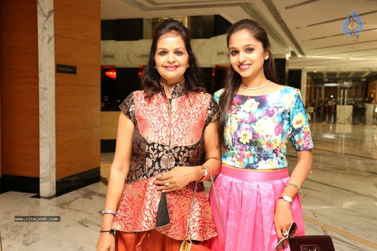 Sashi Nahata 25th Wedding Anniversary - 83 / 128 photos