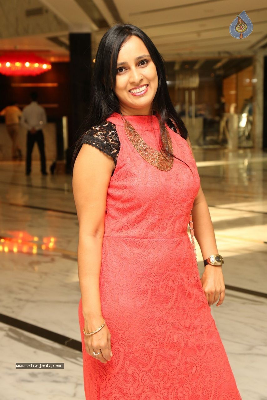 Sashi Nahata 25th Wedding Anniversary - 84 / 128 photos