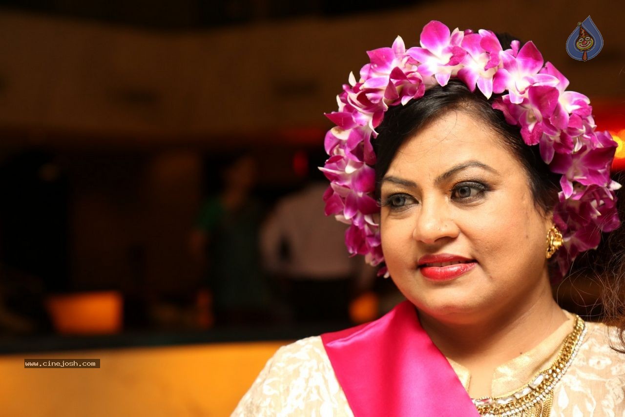 Sashi Nahata 25th Wedding Anniversary - 113 / 128 photos