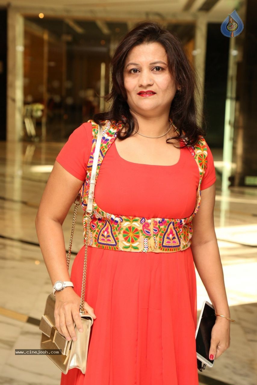 Sashi Nahata 25th Wedding Anniversary - 115 / 128 photos