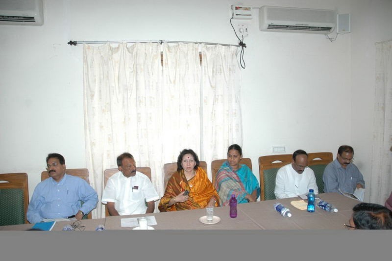 Sathya Sai Baba Condolences Photos - 72 / 109 photos