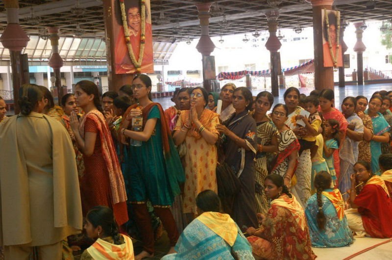 Sathya Sai Baba Condolences Photos - 73 / 109 photos
