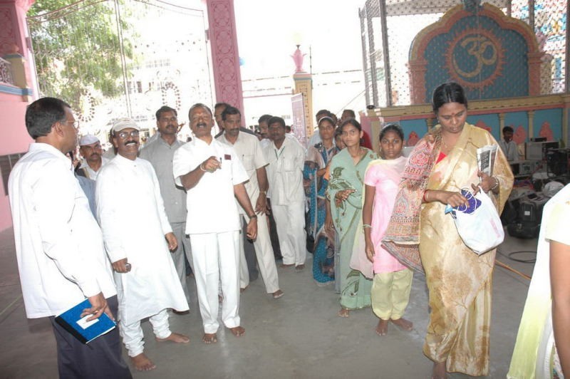 Sathya Sai Baba Condolences Photos - 86 / 109 photos