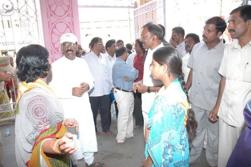 Sathya Sai Baba Condolences Photos - 87 / 109 photos