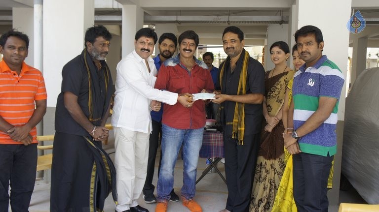 Savithri Serial Unit Meets Balakrishna - 3 / 4 photos