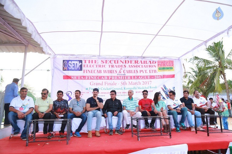 SEAT-Finecab Cricket Tournament 2017 - 64 / 84 photos