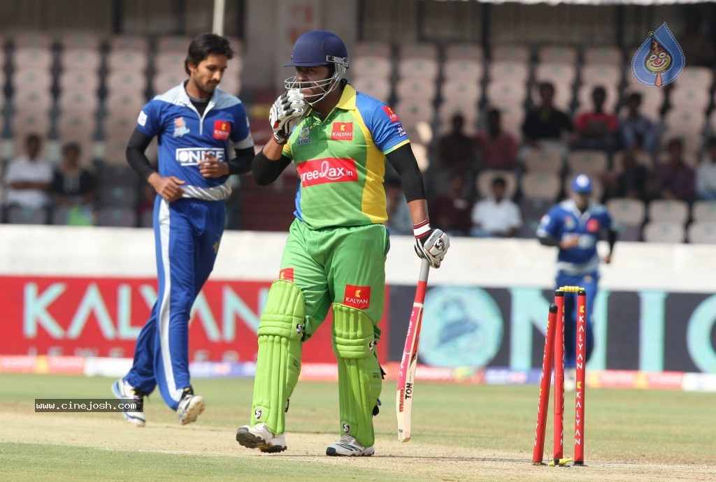 Semi Final 1 Kerala Strikers vs Karnataka Bulldozers Match - 14 / 71 photos