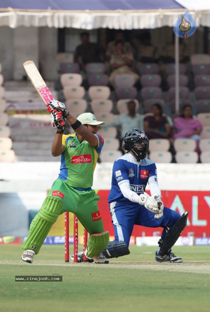 Semi Final 1 Kerala Strikers vs Karnataka Bulldozers Match - 50 / 71 photos