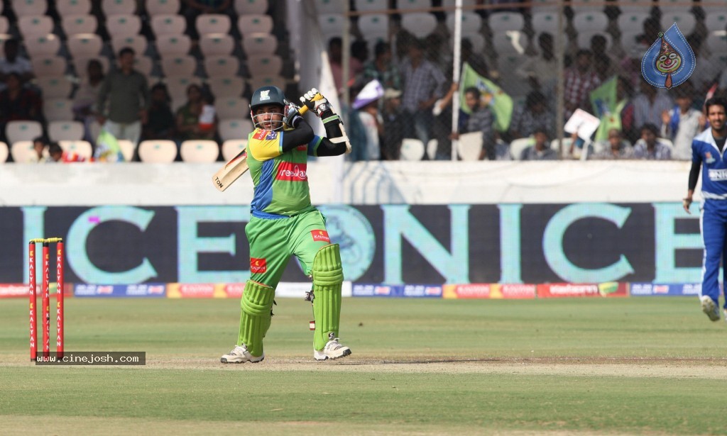 Semi Final 1 Kerala Strikers vs Karnataka Bulldozers Match - 59 / 71 photos